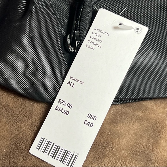 NWT Urban Outfitters Black Fanny Pack - Picture 4 of 5